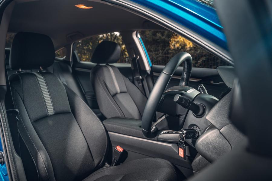 Интерьер Honda Civic Sedan (FC) 2018 года  (UK) (фото 76 из 94)